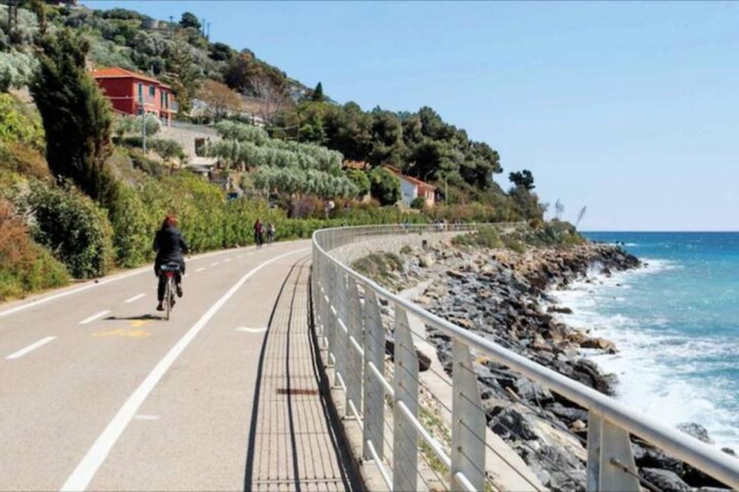 Ampio appartamento centrale Sanremo Esterno foto