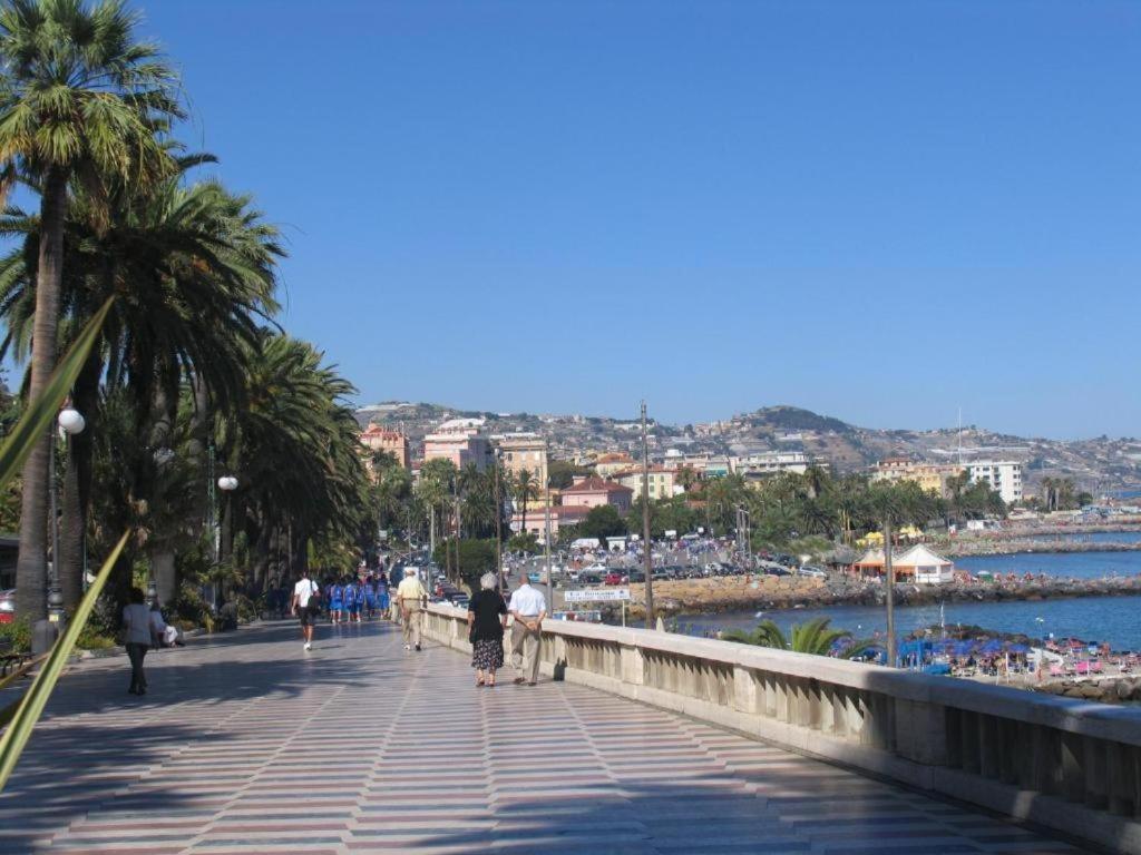 Ampio appartamento centrale Sanremo Esterno foto