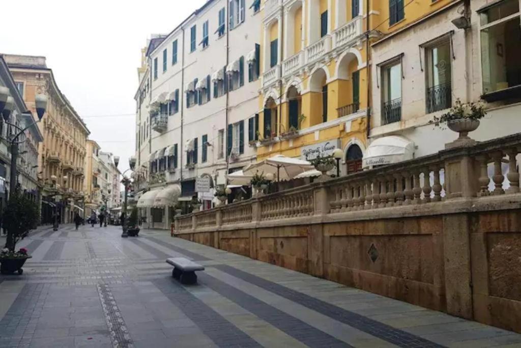 Ampio appartamento centrale Sanremo Esterno foto