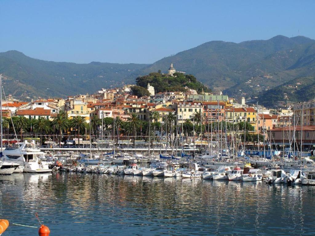 Ampio appartamento centrale Sanremo Esterno foto