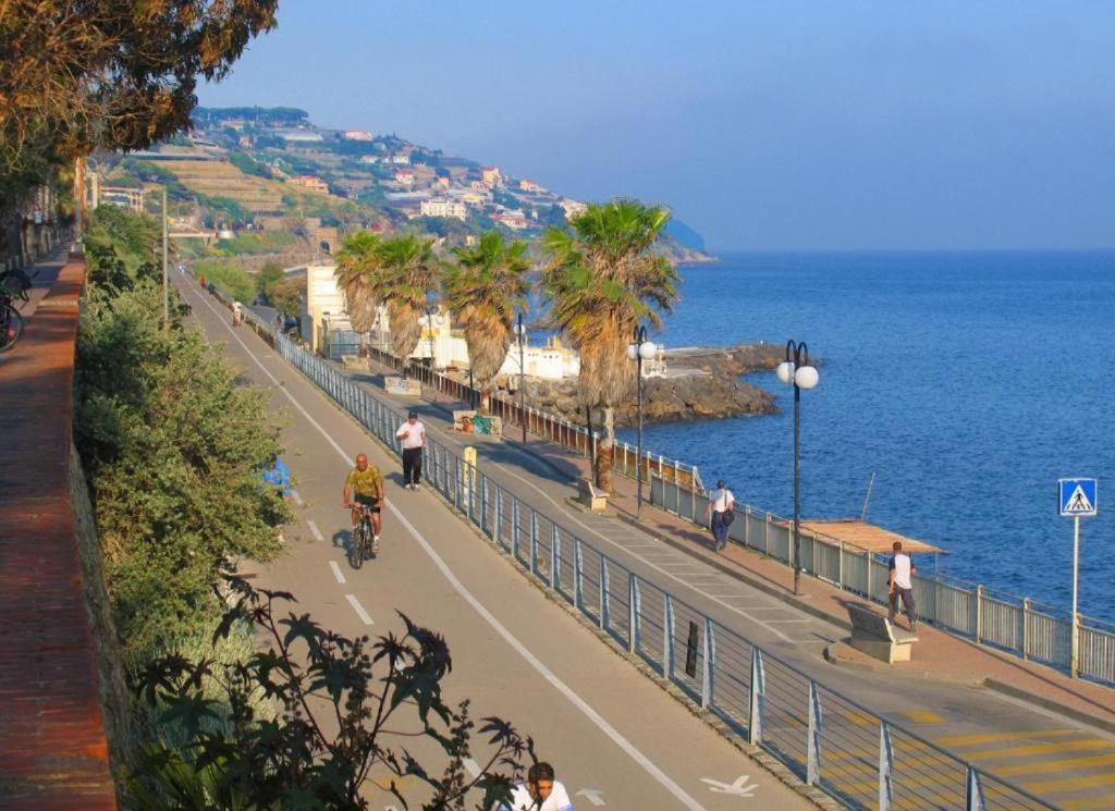 Ampio appartamento centrale Sanremo Esterno foto