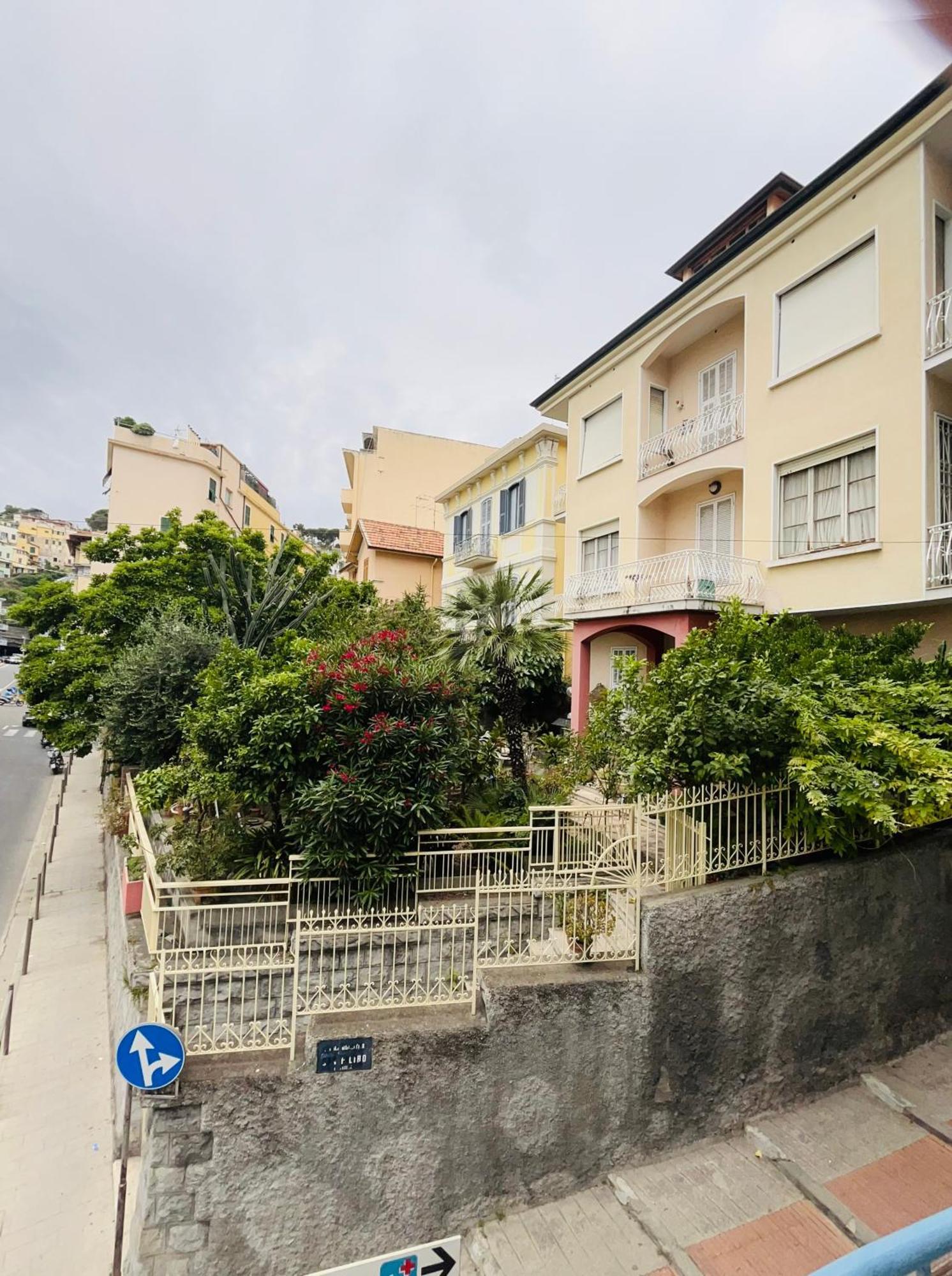 Ampio appartamento centrale Sanremo Esterno foto