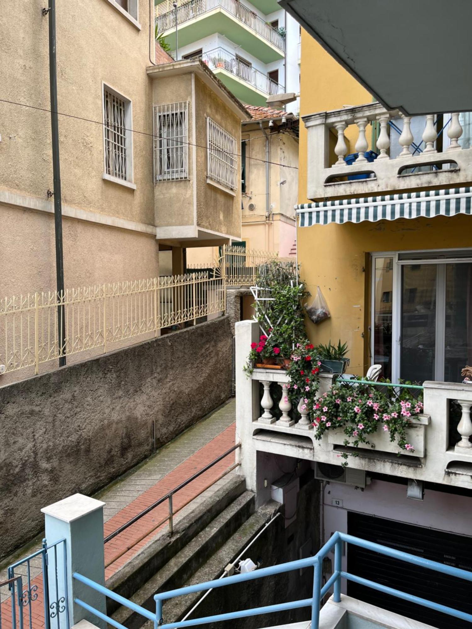 Ampio appartamento centrale Sanremo Esterno foto